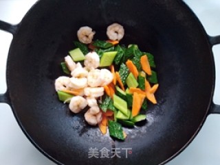 黄瓜炒虾仁的做法步骤：6