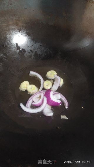 鸡胸肉炒洋葱青椒的做法步骤：4
