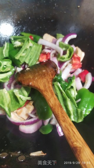 鸡胸肉炒洋葱青椒的做法步骤：7
