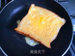 火腿西多士的做法步骤：4