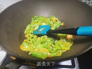 尖椒炒荷包蛋的做法步骤：8
