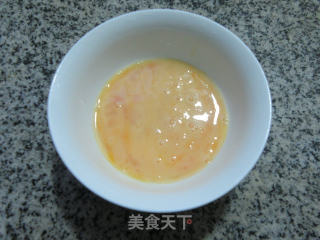青椒鸭蛋胡萝卜炒年糕的做法步骤：2