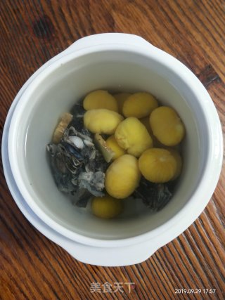 栗子炖乌鸡的做法步骤：2