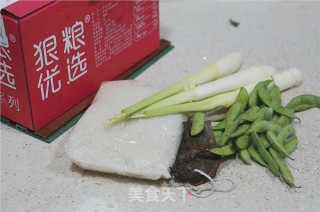 双蔬腊牛肉焖饭的做法步骤：1