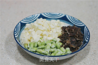 双蔬腊牛肉焖饭的做法步骤：2
