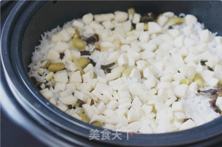 双蔬腊牛肉焖饭的做法步骤：6
