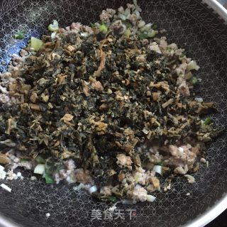 梅菜鲜肉饼的做法步骤：4