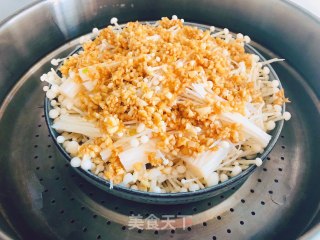 金针菇这样做，比肉还好吃，零失败的蒜蓉金针菇的做法步骤：9