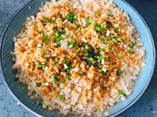 金针菇这样做，比肉还好吃，零失败的蒜蓉金针菇的做法步骤：12