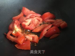 番茄金针菇豆腐汤的做法步骤：2