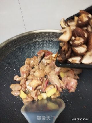 香菇蒸鸡腿的做法步骤：6