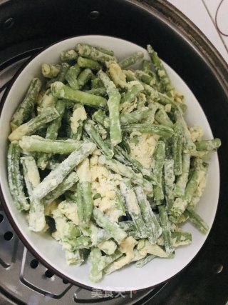 玉米面蒸豇豆的做法步骤：3