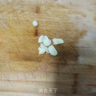 青菜炒平菇的做法步骤：3