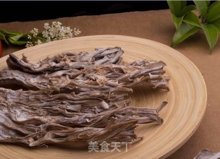 下饭菜～辣椒炒笋干的做法步骤：1