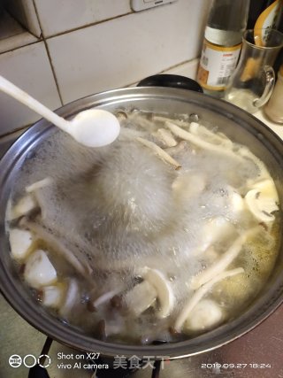鸡肉蘑菇鲜汤的做法步骤：4