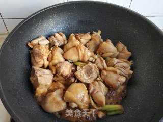 姬松茸茶树菇炖鸡腿的做法步骤：8