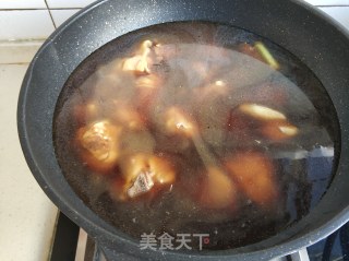 姬松茸茶树菇炖鸡腿的做法步骤：9