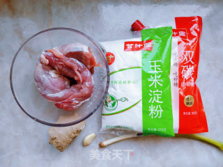 传统东北锅包肉的做法步骤：1