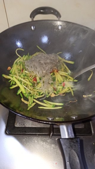 白萝卜炒粉条的做法步骤：9