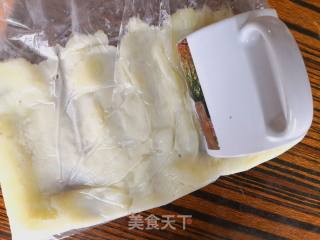 土豆泥披萨（海鲜版）的做法步骤：4