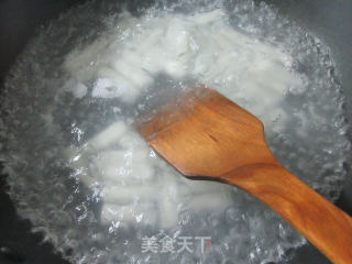 鸭蛋大葱炒年糕的做法步骤：3