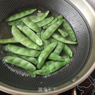 梅豆炒大虾的做法步骤：3
