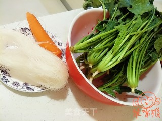 菠菜拌粉丝的做法步骤：1