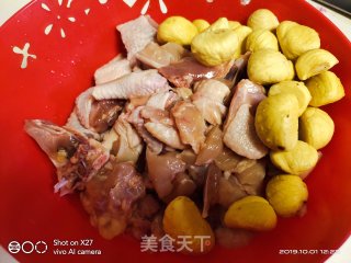 板栗焖草鸡的做法步骤：1