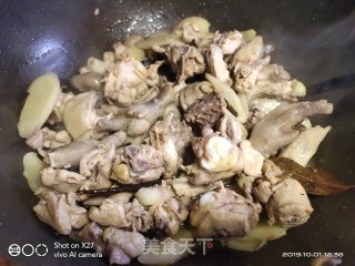 板栗焖草鸡的做法步骤：6