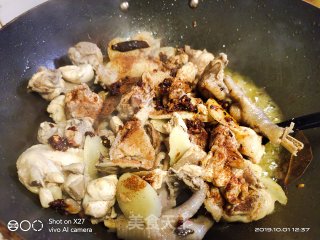 板栗焖草鸡的做法步骤：7