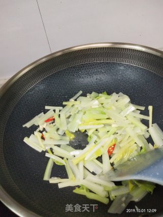 西芹炒豆干的做法步骤：5