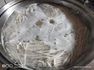 白菜榨菜面的做法步骤：2