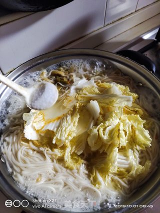 白菜榨菜面的做法步骤：8