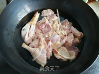 芡实莲子老鸭煲的做法步骤：2