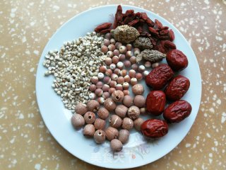 芡实莲子老鸭煲的做法步骤：3