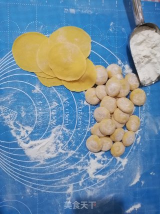 扁豆猪肉南瓜面水饺的做法步骤：5
