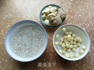 薏米莲子猪肚汤的做法步骤：1