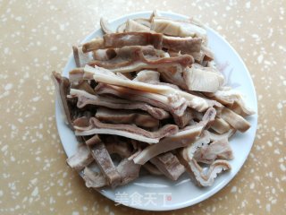 薏米莲子猪肚汤的做法步骤：2