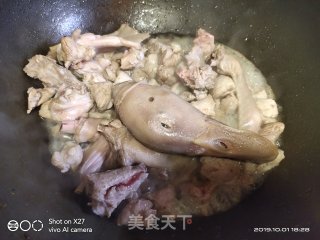黑啤酒嫩姜炖嫩鸭的做法步骤：1
