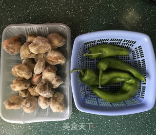 青椒爆炒扇贝肉的做法步骤：1