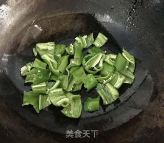 青椒爆炒扇贝肉的做法步骤：8