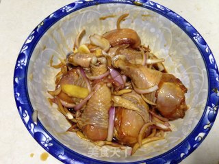奥尔良红烧鸡腿的做法步骤：3