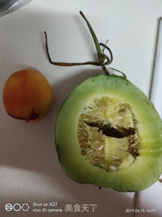 香瓜拌黄桃的做法步骤：1