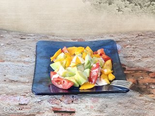 香瓜拌黄桃的做法步骤：5