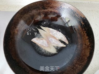红烧小塔嘛鱼的做法步骤：3