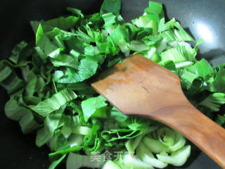 鱼豆腐青菜炒年糕的做法步骤：3