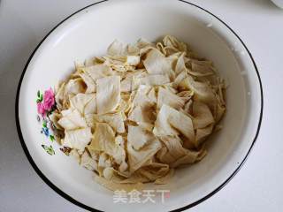 凉拌油豆皮的做法步骤：1