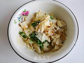 凉拌油豆皮的做法步骤：2