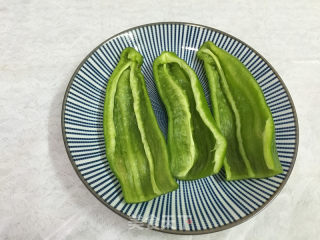 青椒酿肉的做法步骤：1