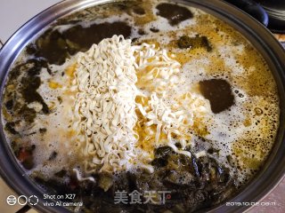酸菜鸭肉面的做法步骤：3